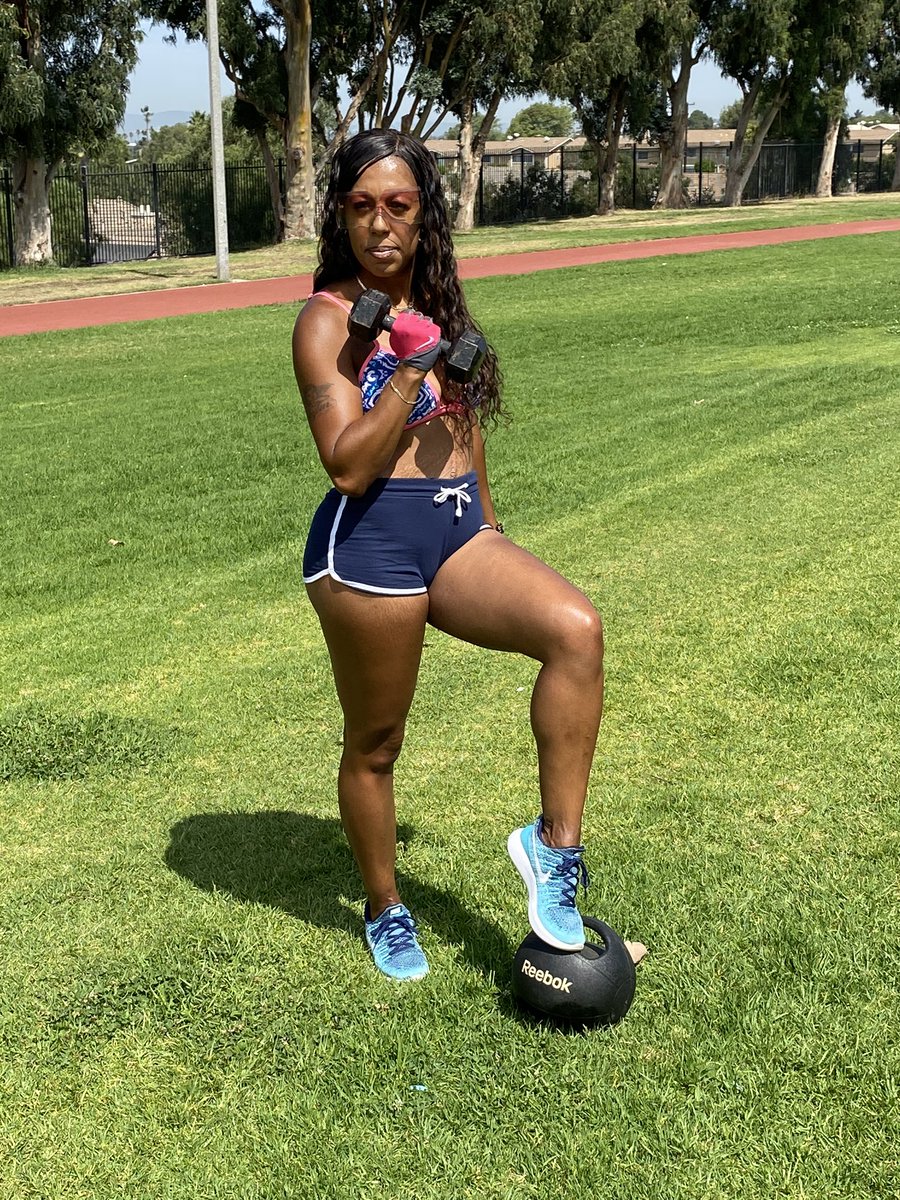 TrackDiamondSpr's tweet photo. Fitness photo shoot. #fitnessmodel #fitmom #getfit photo by Kat Marley follow me on https://t.co/y1AodlMa1l  #fitmom #fitnessjourney #fitnessmodel #fitqueen #fitdontquit #coachlife #diamondfit https://t.co/U6aLHmNud0