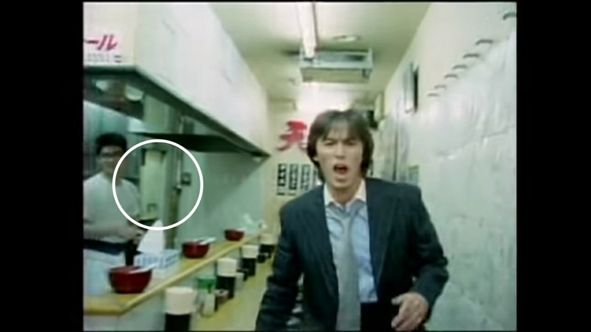 B'z love me, I love youのMVにて屋内式給湯器を確認。撮影場所は90