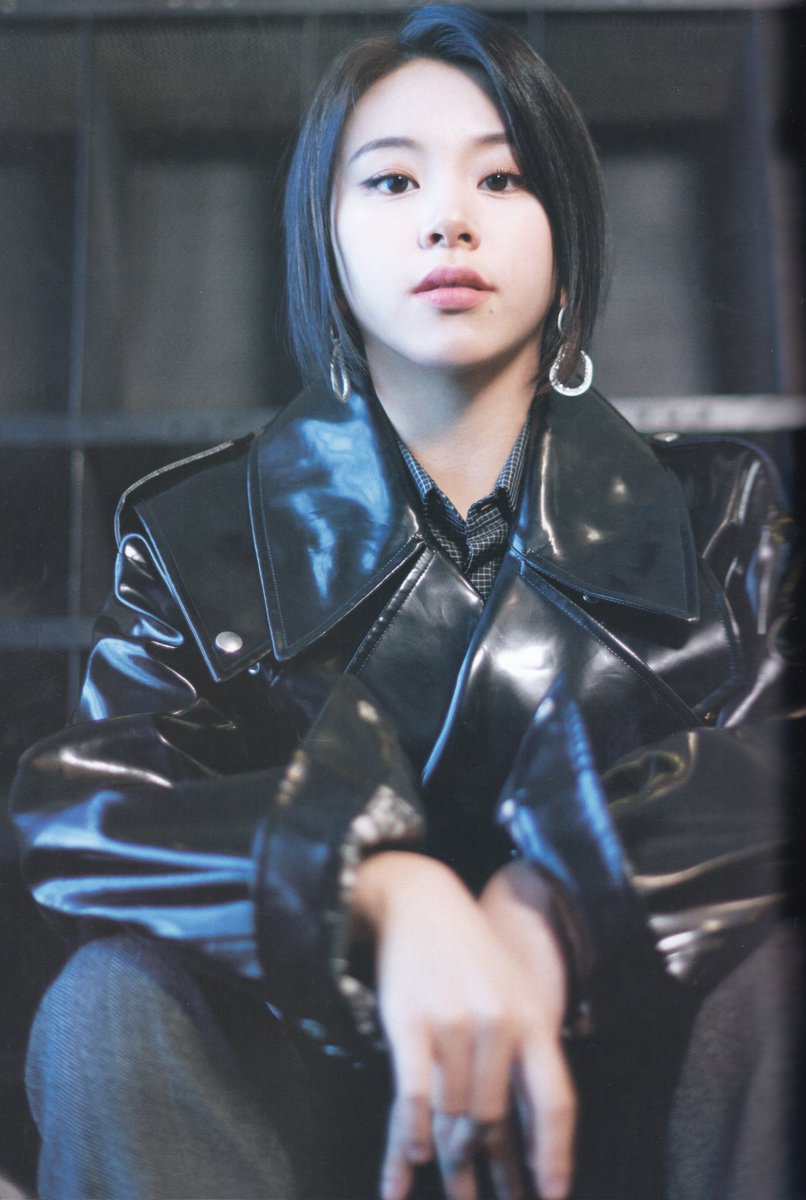 chaeyoung as kermit the frog