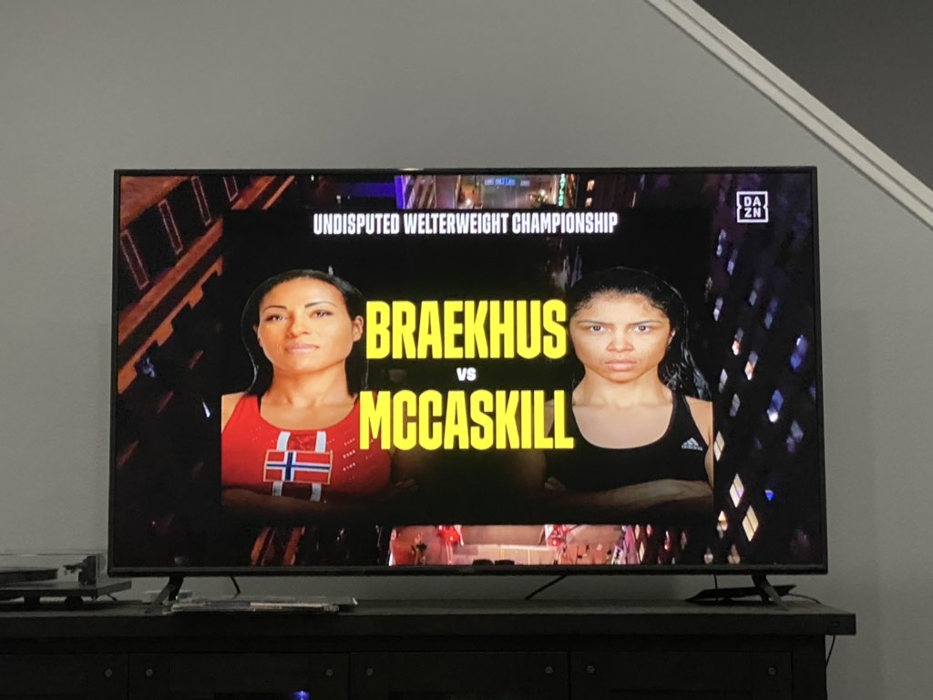 LET’S GO!!!! 🇳🇴 @1LadyCecilia 🇳🇴 #CeciliaBraekhus #JessicaMcCaskill #DAZN @DAZN_USA #WelterweightChampionship