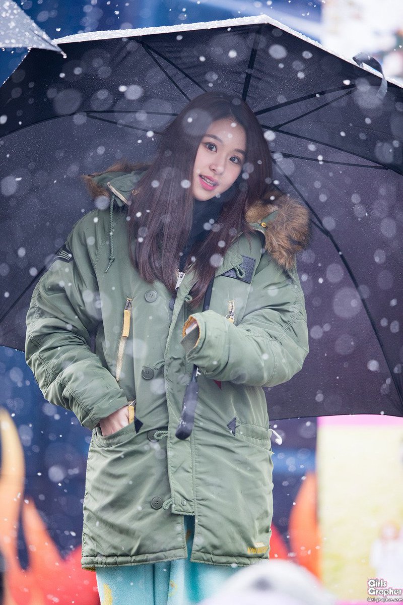 chaeyoung as kermit the frog