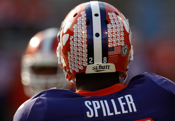 apthirteen's tweet photo. Without CJ Spiller, there's no Tajh Boyd, no Sammy Watkins, Deshaun Watson, Christian Wilkins, Trevor Lawrence, Travis Etienne and on and on. Clemson owes a lot to CJ, and one day soon, that 5-star kid from Florida will see his name in the Ring of Honor.

Thank you, @CJSPILLER.🐐 https://t.co/SfWuHdJmuq