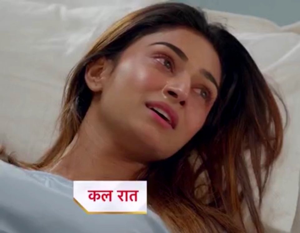 9. To save Anu, Pre takes bullet from V, the groom A had chosen! Bullet extracted, she delivers baby. The welcoming she gets is laced with doubts that baby is Bajaj's. She gets upset and goes to her mom's place. Next day A pacifies her and brings her back. #KasautiiZindagiiKay