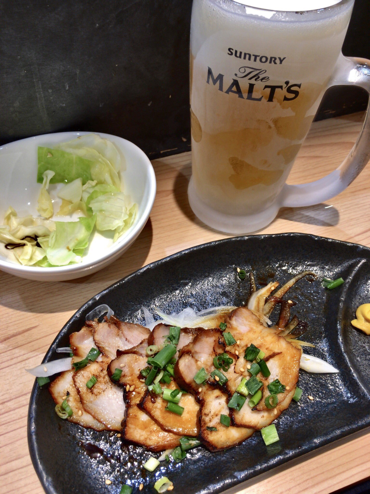 ホーヤミン 保谷駅南口 いちころ にて60分飲み放題の結果 飲み放題 567 生ビール モルツ 3 生グレサワー 1 お通し 250 鶏皮串 156 白レバ串 260 豚白モツ串 156 炙り焼豚 460 税 合計34 つまみを頼みすぎ 笑 ジョッキ一杯0円なので