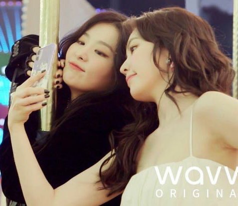 seulreneutt's tweet photo. seulrene as tonton friends, a cute thread 🧡 https://t.co/BsZZVDyeNM