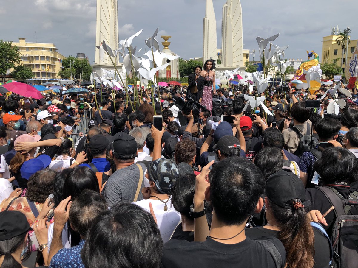 pakhead's tweet photo. The start of what’s likely to be a long afternoon of rallying at Bangkok’s Democracy Monument by students and other groups pushing for wholesale political reform. https://t.co/lcN1dkt6J4