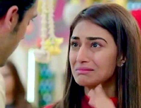 3. But Promise and Action are two different things! Anurag decides to get married to Komo to save SN, BB & business. Prerna rushes to BB to get worst humiliation in public. Her character, dead father nothing was spared. #KasautiiZindagiiKay  #Prerna  #EricaFernandes  #ejf