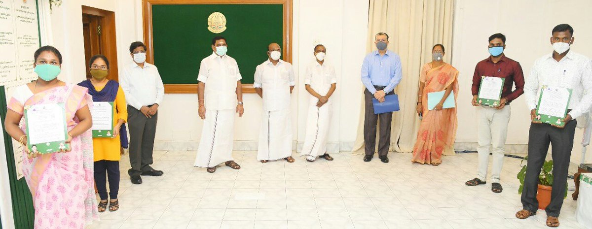 CMOTamilnadu's tweet photo. இந்து சமய அறநிலையத் துறையில் இளநிலை உதவியாளர் பணியிடங்களுக்கு தமிழ்நாடு அரசுப் பணியாளர் தேர்வாணையத்தின் மூலமாக தேர்வு செய்யப்பட்ட 59 நபர்களுக்கு பணிநியமன ஆணைகள் வழங்கிடும் அடையாளமாக 5 நபர்களுக்கு நியமன ஆணைகளை வழங்கினேன். https://t.co/cY7vWbthim
