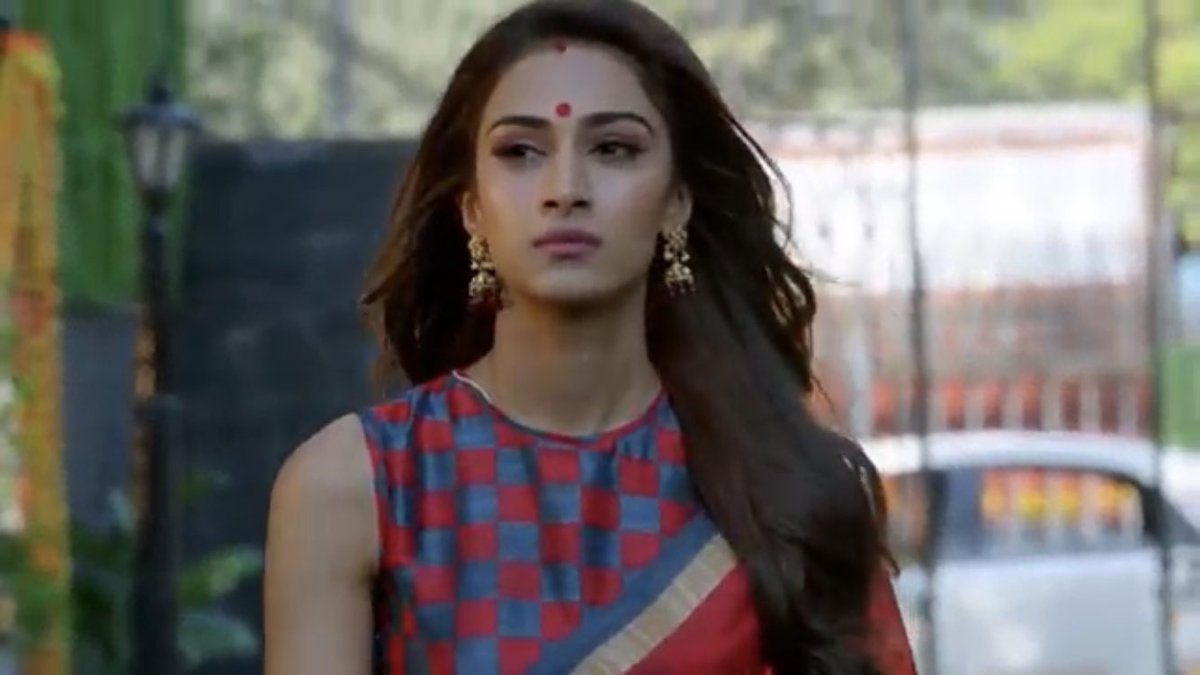 4. Pre gets to know she's pregnant. Any other girl would've decided to abort baby under the circumstances. But she kept the baby. She got hope from Panditji & barged in BB for AnuPre and for their baby. She got taunts, lived as other woman but she stay put. #EricaFernandes