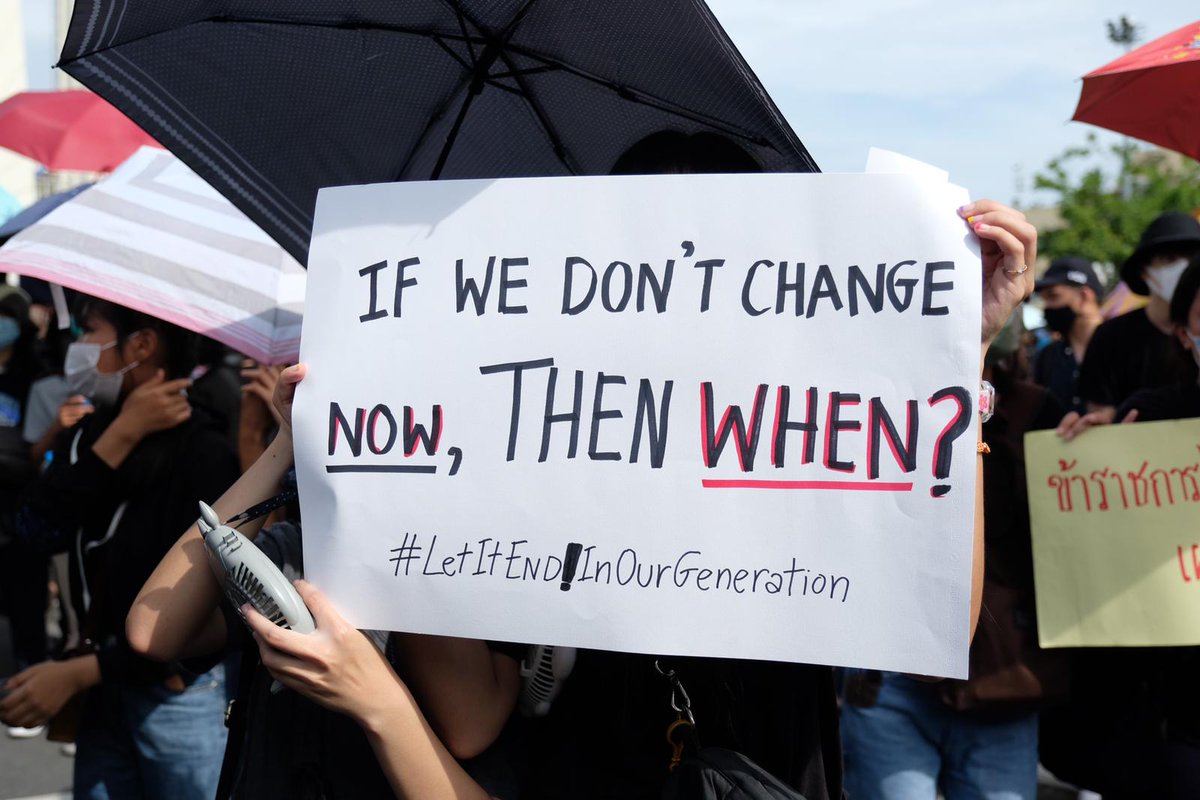 ThaiEnquirer's tweet image. Signs of the revolution. 

#ประชาชนปลดแอก #ขีดเส้นตายไล่เผด็จการ #แท็กเพื่อนไปม็อบ #whatshappeninginthailand