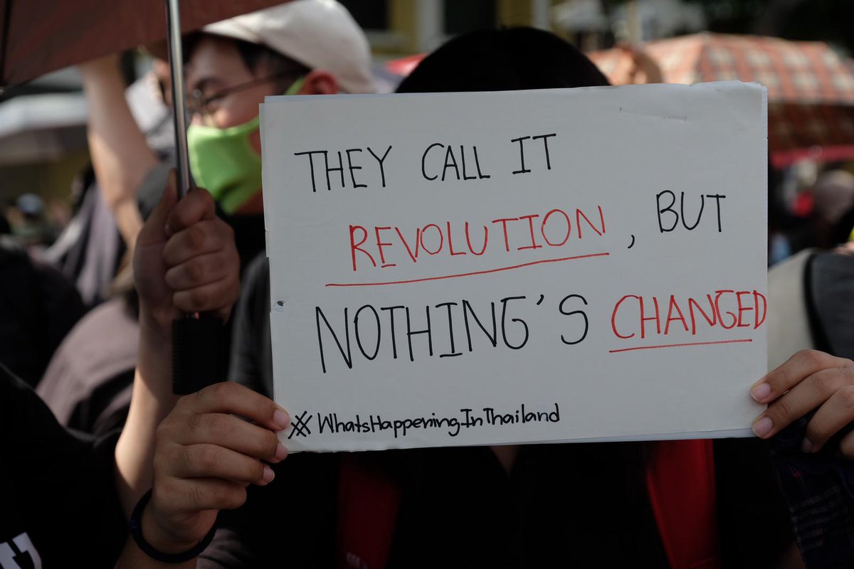 ThaiEnquirer's tweet image. Signs of the revolution. 

#ประชาชนปลดแอก #ขีดเส้นตายไล่เผด็จการ #แท็กเพื่อนไปม็อบ #whatshappeninginthailand