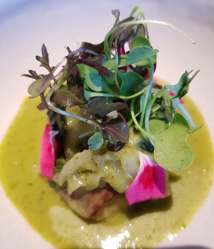 GuiaMichelin_ES's tweet image. Si hablamos de gastronomía sostenible hay que destacar @SolloRest. Además del Caviar Riofrío, aquí reinan los peces de río y las verduras salidos directamente de su planta de producción acuapónica. #Fuengirola 1 #EstrellasMichelin #GuiaMichelin2020