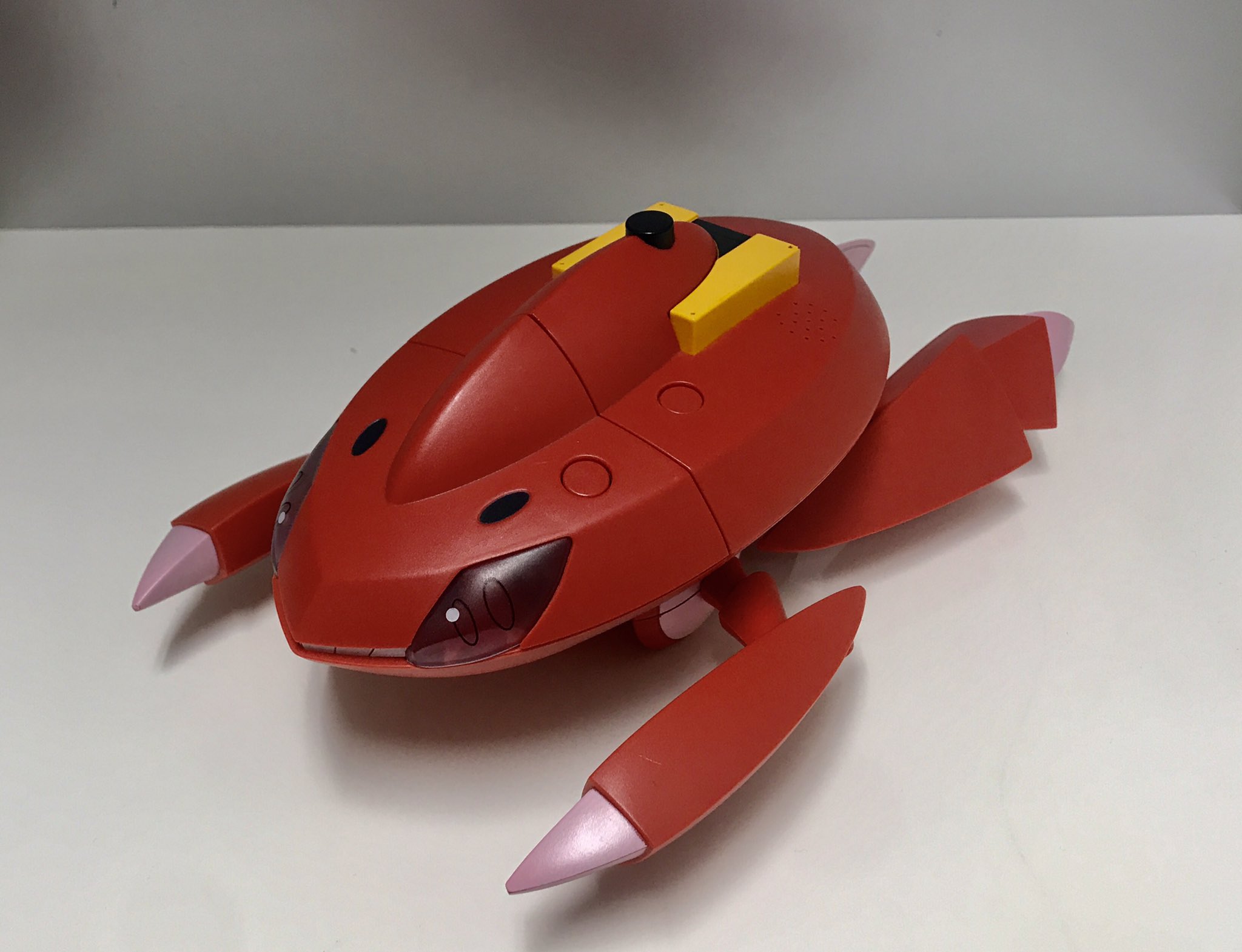 いっちー博士 Op Twitter ポケモンgoに実装された赤いゲノセクト 色違いゲノセクト が話題ですがタカラトミーから発売された 変形アクション 赤いゲノセクト も忘れてはならない傑作玩具 高速飛行形態に完全変形 ライト Amp サウンドギミック搭載 比較用に1 144