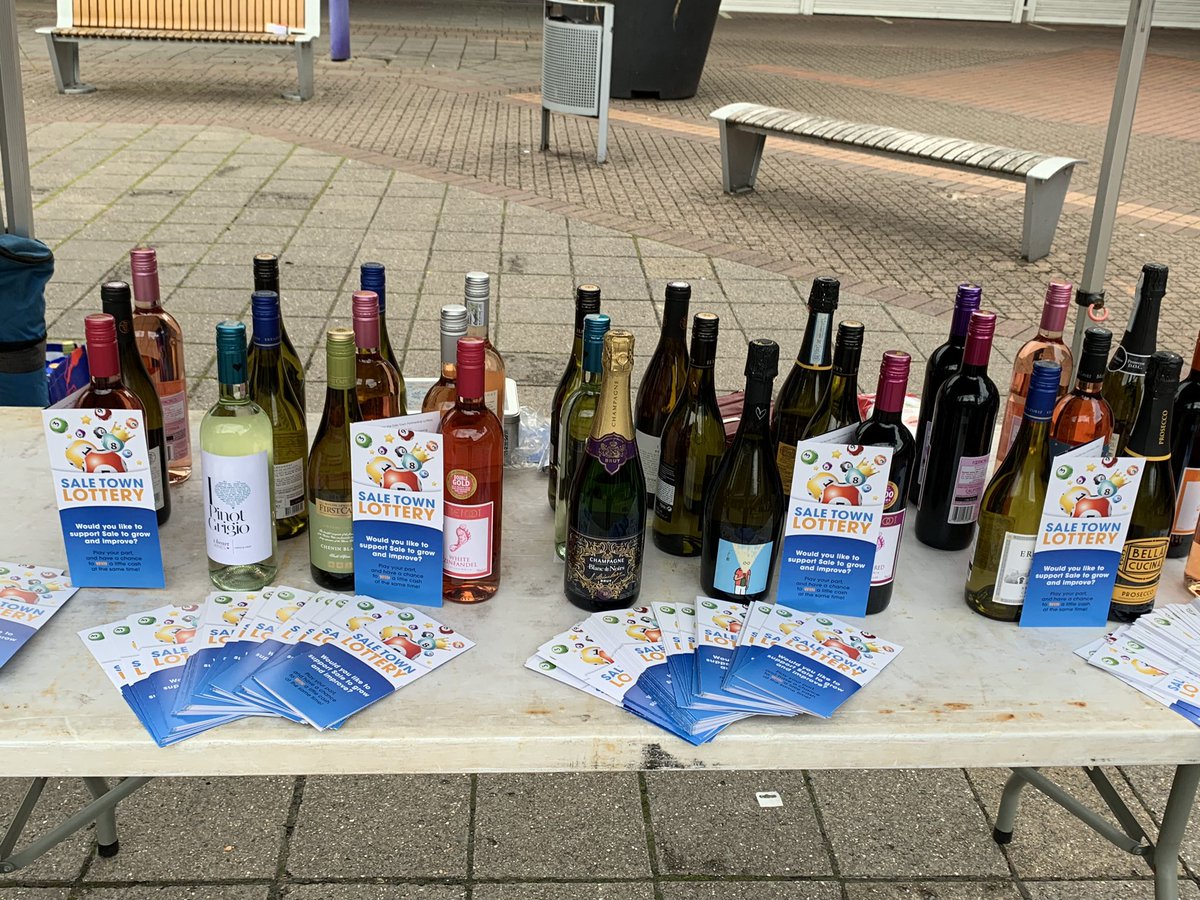 All set up by Meeks Shoes in @TheSquareSale #saletown for the <a href="/_makersmarket/">Makers Market</a> <a href="/makersmarketmcr/">The Makers Market</a> 
First 30 signups to our Lottery will also get a bottle of 🍾 to take away 😁
Just £5 to enter the draw this week, and fill in out form for the standing orders 👍