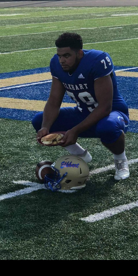 Juicy082383's tweet photo. First year playing 🏈 and his senior year 😥 #uprisingstars #lions https://t.co/5SawN1ZAmm
