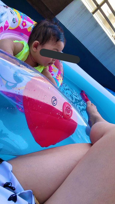 女子は浮き輪でまったり https://t.co/Z4teFDRwi8