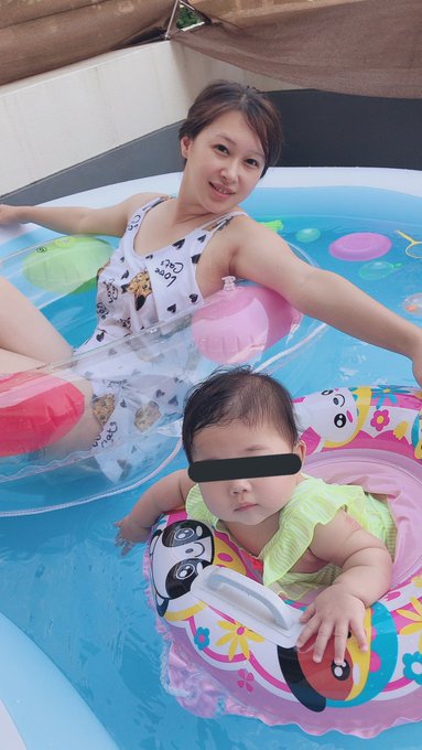 女子は浮き輪でまったり https://t.co/Z4teFDRwi8