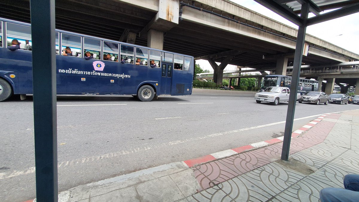 มีรถกลุ่มหนึ่งกำลังเดินทางเข้ากรุงเทพฯครับ

#ขีดเส้นตายไล่เผด็จการ