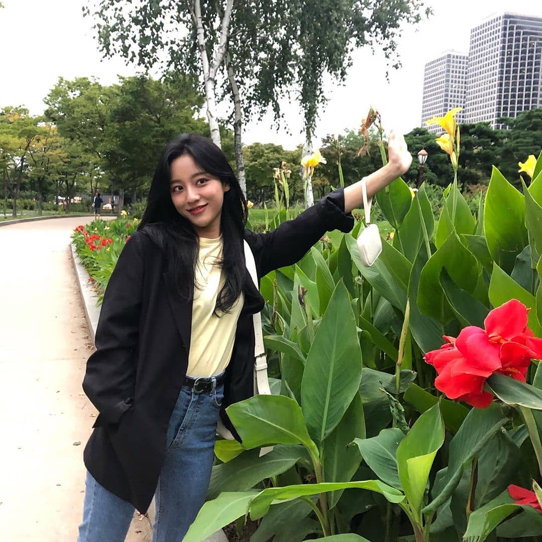 kangminah_'s tweet photo. Kang Minah as your girlfriend, she will take you for a walk when she is bored and take couple photos or capture each other's moments right then and there. https://t.co/cGjA4KndW1