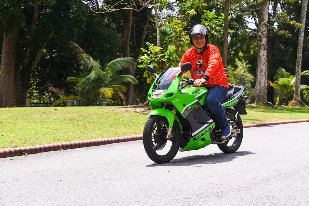 dsaminuddin's tweet image. Seronok juga rupanya naik Kawasaki RR ni ya.

Kepada geng yang pergi 'ride' hari ni harap hati-hati ya. Insya-Allah saya doakan semua selamat sampai ke destinasi ❤️

#NogoriKito #CaroKito 
#PakaiPelitupMuka
#BersihMuafakatSejahtera