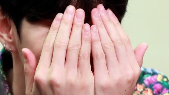 mark tuan and his beautiful hands↳...a very delicate thread ༉‧₊˚✧