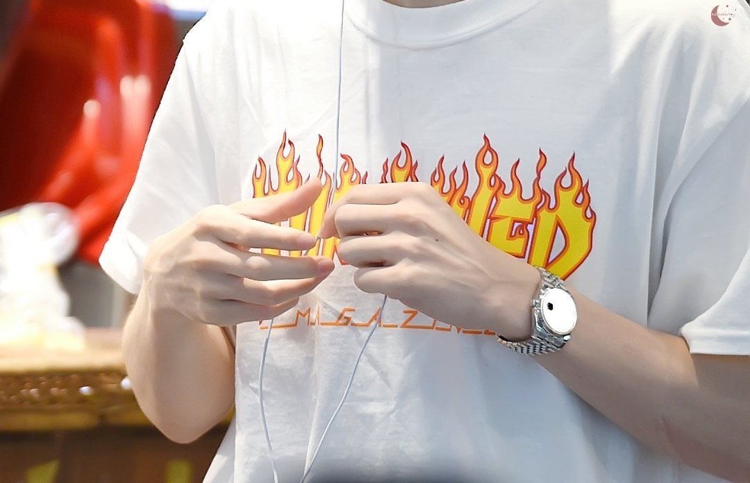 mark tuan and his beautiful hands↳...a very delicate thread ༉‧₊˚✧