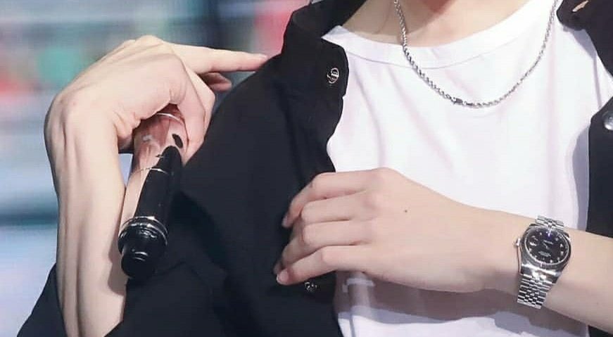 mark tuan and his beautiful hands↳...a very delicate thread ༉‧₊˚✧