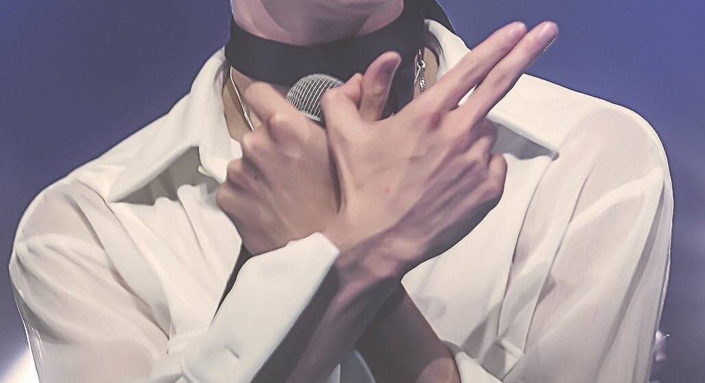 mark tuan and his beautiful hands↳...a very delicate thread ༉‧₊˚✧