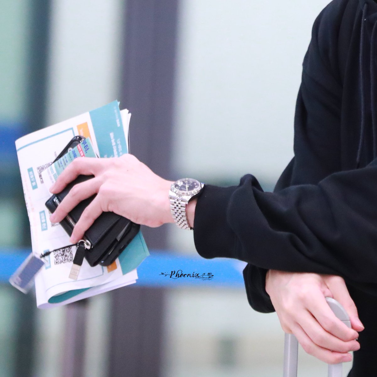 mark tuan and his beautiful hands↳...a very delicate thread ༉‧₊˚✧