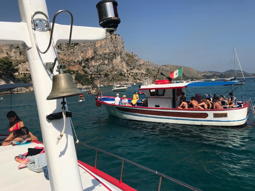 SperlongaP's tweet photo. Saluti da ๐๐๐ฃ ๐๐ค๐๐๐ค ๐ถโ๏ธ๐โ๏ธ #sperlonga #sperlongapescaturismo #sperlongaescursioni #sanrocco #16agosto #mariaconsiglia https://t.co/a8uxNRDwdM