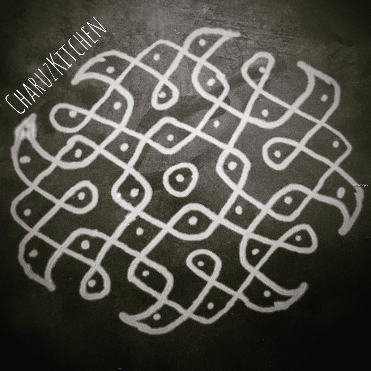 Charoopix's tweet image. ℂℍ𝔸ℝ𝕌ℤ𝕂𝕆𝕃𝔸𝕄 𝕊𝔼ℝ𝕀𝔼𝕊 #12
.
.
.
.
#charuzkolam  #traditionaldesign #kolangal 
 #instagram #doodle  #follow #digitalart #drawings #pencil #fanart #photography #love #contemporaryart #graphicdesign #handmade #portrait #ink #painting #draw #pattern #calligraphy #design