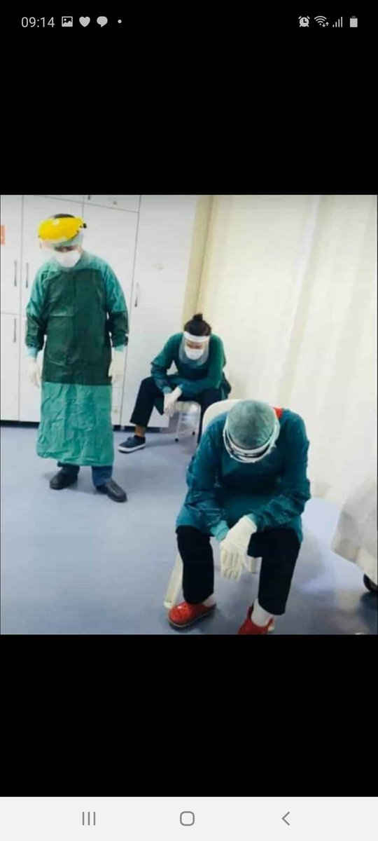 Dr. Mehmet CANSEVER'in yazısından alıntı;
"Size Tükenmişlik Nedir Anlatmayacağım, Resmini Göstereceğim.
Bu Resim Kahramanmaraş Yörük Selim Devlet Hastanesi Acil Servisinde Çekildi.
Üzerine 3 Kova Su Dökülmüş Gibi Olan Bordo Formalı Şahısta Bendeniz Efendim