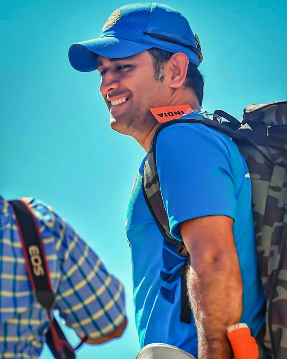 இப்படி  #இந்தியா அணில ஒரு ஒரு வீரருக்கும் ஒரு கதை இருக்கு..நாம டோனி பத்தி இங்க பாக்கலாம்..2007 வேர்ல்ட் கப் கிரிக்கெட்..இன்னும் இந்தியா கிரிக்கெட் ரசிகர்களை  #நொறுங்க செய்தது...அந்த  #வங்கதேசம் கூட எதிர்பாராத தோல்வி..பல்வேறு சர்சைகள் யாரு அடுத்த கேப்டன் ன்னு பேச்சு எழுது