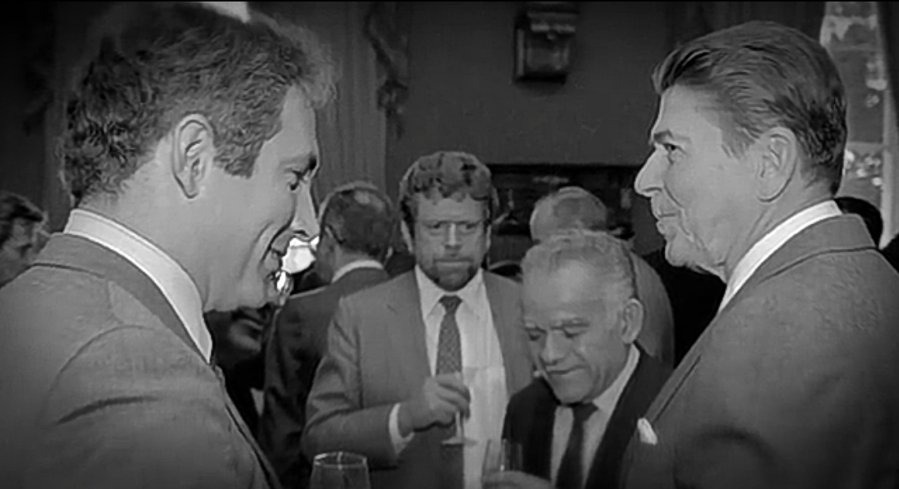 बेंजामिन नेत्यानाहू : इस्राएली लॉबीओबामा आणि बीबींमधील वैर जगजाहीर आहेच पण इतर राष्ट्राध्यक्षांशी त्यांचे संबंध कसे होते, मुळात बीबींचा कार्यकाळ नेमका कसा आहे, हे त्यांच्या सुरूवातीच्या काळापासून लक्षात येईल. अमेरिकेतील NRA नंतरची दुसरी तगडी लॉबी बीबींनी तयार केली.