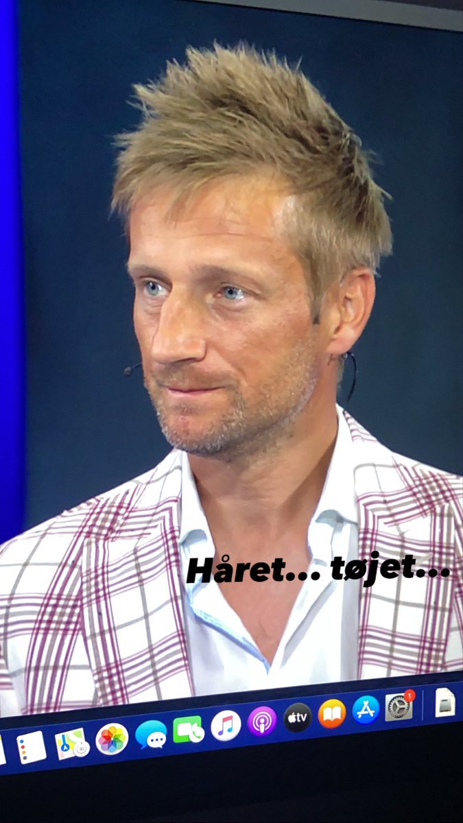 StevenBiccard's tweet photo. Kære @TV3sportCL -Opsig jeres stylist ASAP!!! https://t.co/rtErerR224