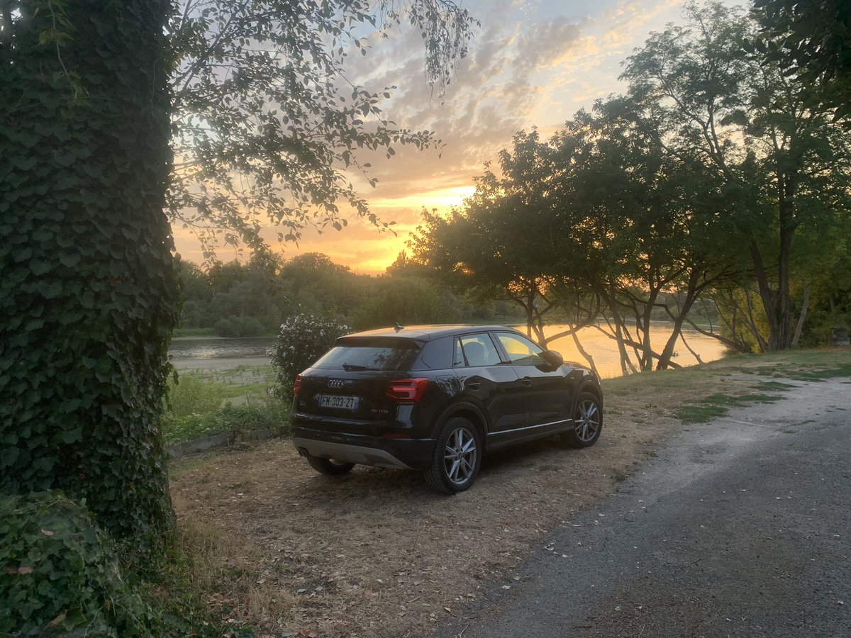 HughMacGabhann's tweet photo. La nuit tombe sur les vacances #SIXT https://t.co/6goUelIdIy