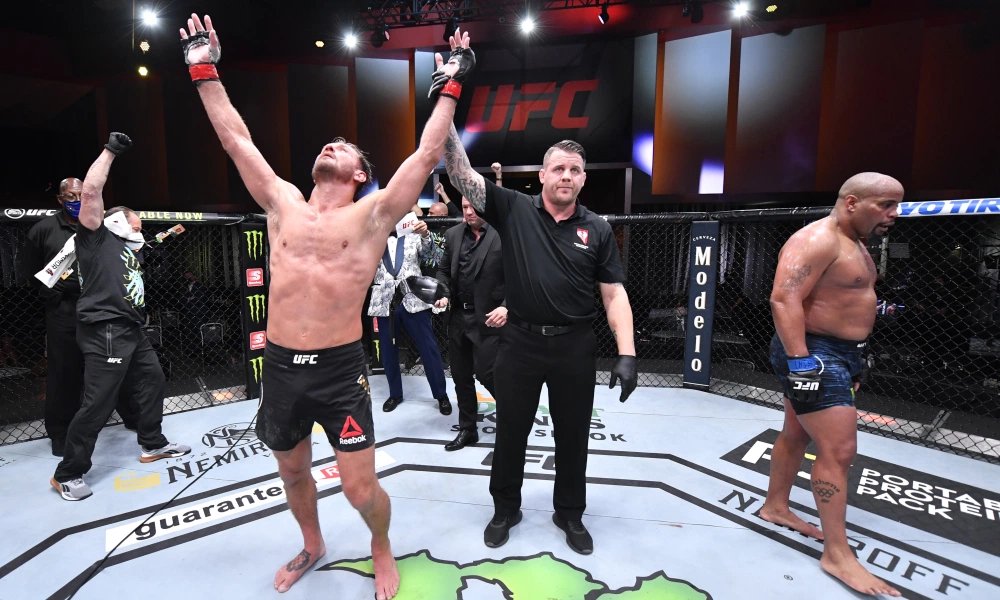 BCampbell's tweet photo. #UFC252: Five biggest takeaways from #StipeDC3
Cormier has no one to blame but himself for eye pokes, mistakes -- Miocic proved, once and for all, he's the better fighter
https://t.co/xsH3GXu4VS https://t.co/ItFAKCkQ29