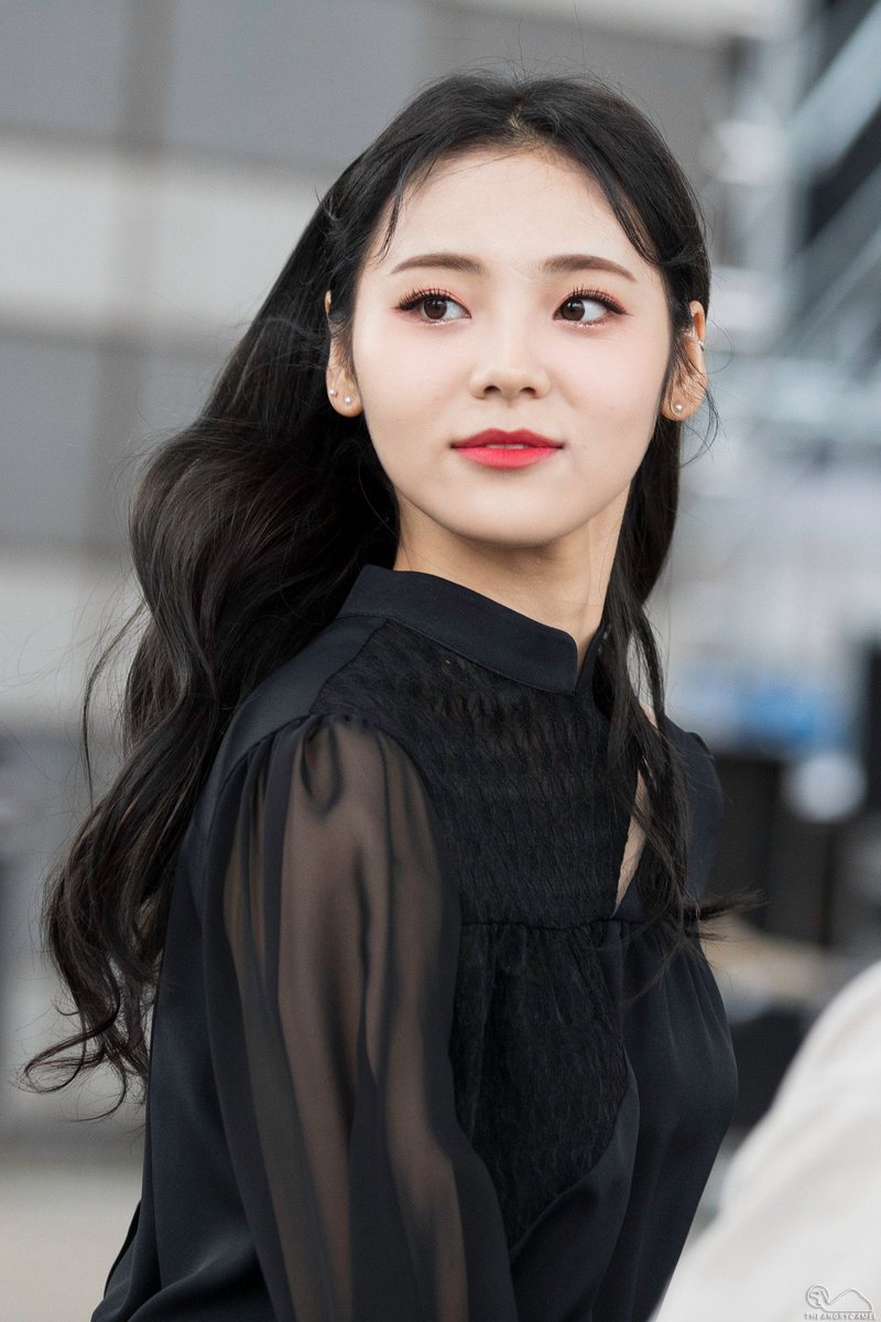 twicepinkloops's tweet photo. hi... i can’t handle this acc anymore🙌🏻 

lately i just can post about loona, and as i see, you don’t like it🤐
so, i’ll take my time to find new videos about all the girls to make y’all happy🥰.
i’m sorry if it acc was bothering you lately (too much loona) + -> https://t.co/urMVWrYMg0
