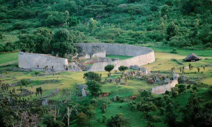 The Great Zimbabwe has the largest of stone-built ruins. It consists of 12 clusters of buildings, that spread over 3 square miles. Its outer walls were built from 100,000 tons of granite bricks.By 14th century, the city housed over 18,000 people, compared to London at then.