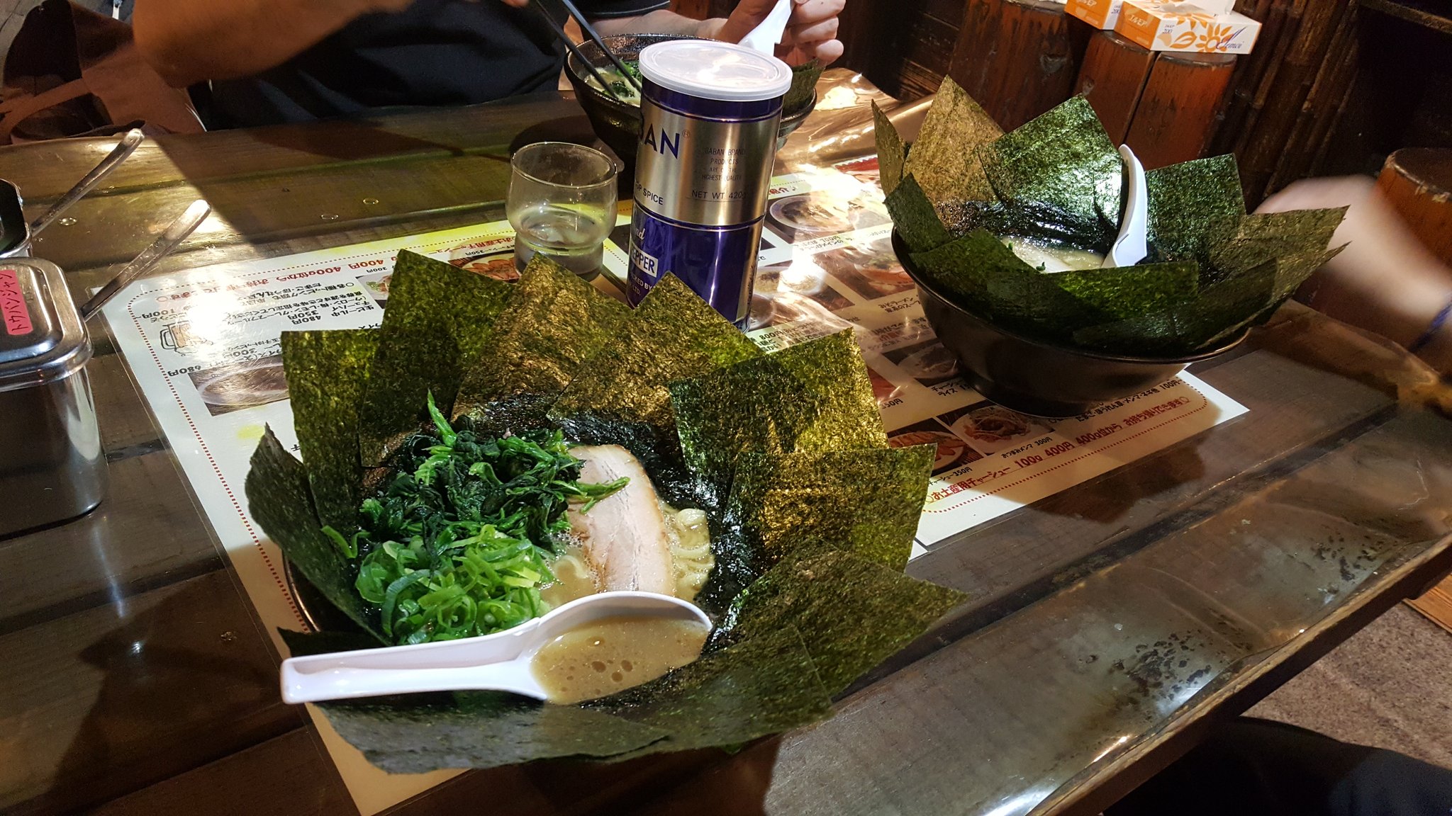 昭和な人 大宮の横浜ラーメン石川家が閉店してしまった D 昔は岩槻に本店を構えて大宮店と戸田店もあったけど 大成家 って多分同じ系列も 産地偽装で客足が離れて本店閉めて戸田閉めて 大成家は迷走して終わった 元吉村家直系石川家の復活願う