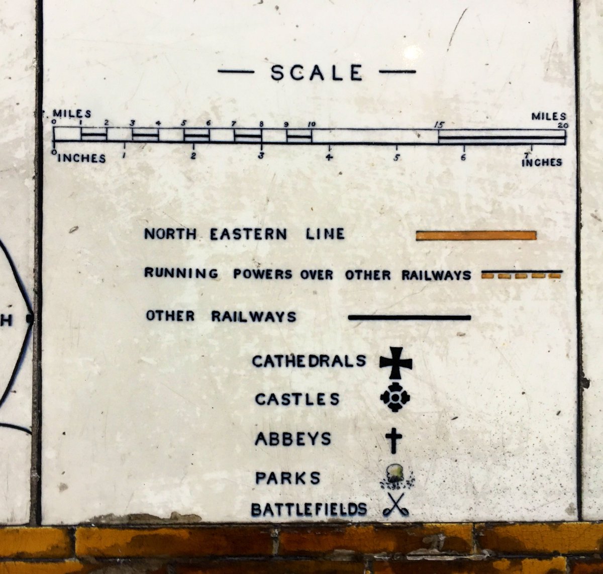 At York station is this original North Eastern Rly glazed tiled map, with lines now lost & extant. It includes info that passengers of c.1900 were thought to be interested in such as running rights, parks & battlefields. 11 similar original NER maps still exist elsewhere today...