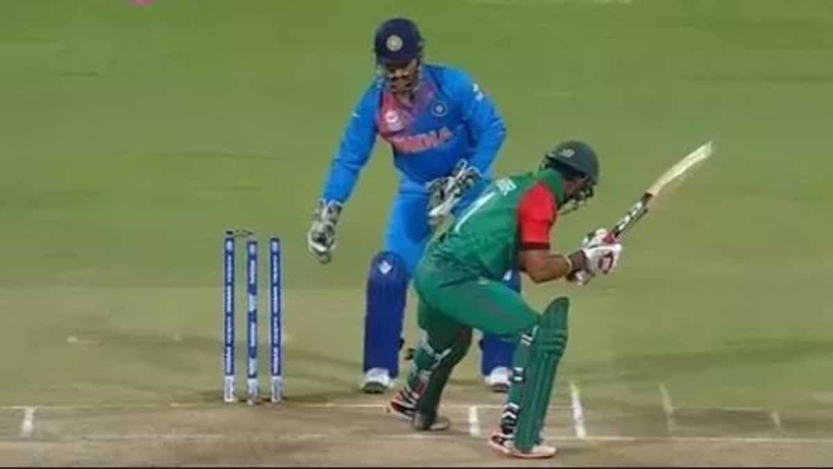 There are few other treats to eye in cricket than how lightning quick Dhoni dislodges stumps in the exact moment batsman gets out of crease.In this iconic 2016 T20 WC match, check out how Dhoni times the exact fraction of second where Sabbir Rahman has his feet out the crease