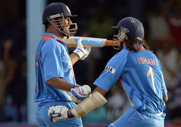 Remember 2013 Tri-Nation series final against SL where India needed 15 from 6 balls in a tough pitch and only 1 wicket Ishant Sharma at other end?Dhoni smashes 6,4,6 and Ian Bishop goes-" Magnificent Mahendra.He is unbelievable in so many ways". And how could he be this calm!