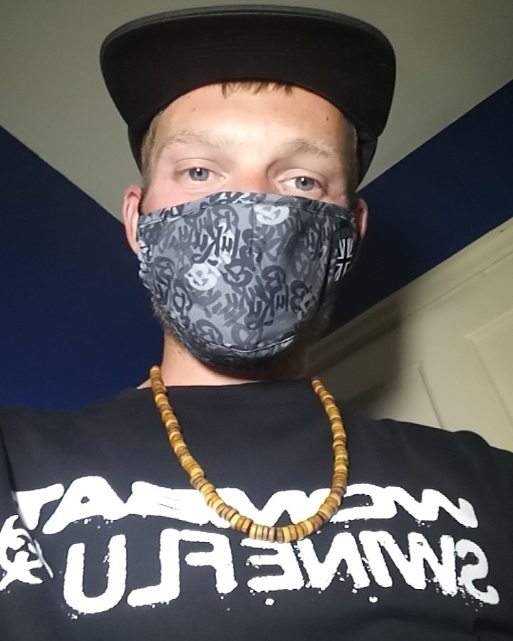 INTLGrime's tweet image. My 2nd @DDoubleE7 Face Mask 😷
+ @WOMBATSBACK1 👕
@blukuwear8

#DDoubleE #BlukuBluku #NewhamGenerals #grime #grimemusic #ukgrime #grimeartist #grimescene #ukgrimescene #140bpm #Ukrap #ukhiphop #ukmusic #ukrapper  #australiangrime #ozgrime #ausgrime #grimedownunder