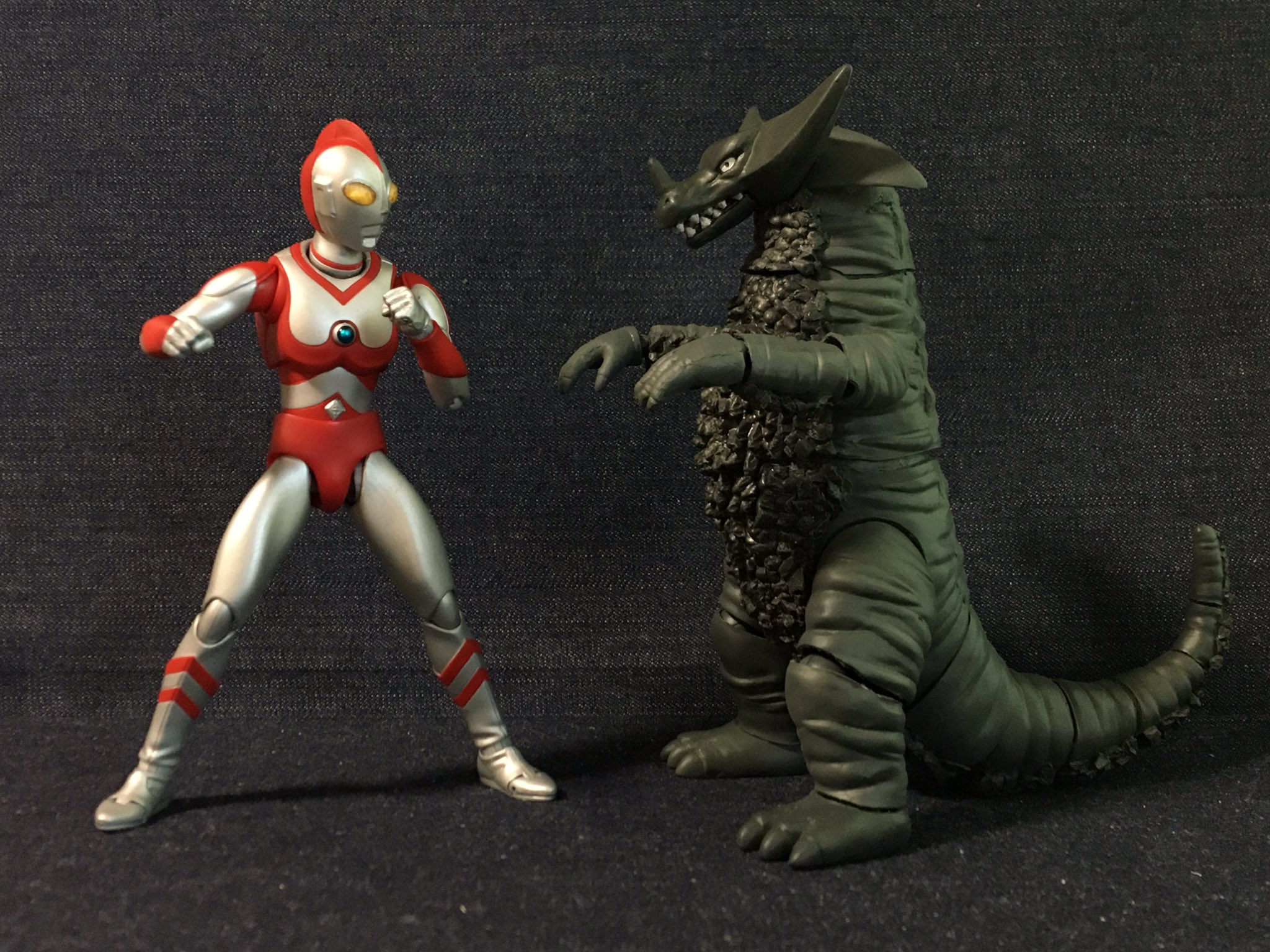 ゴモラ2 「ウルトラマン80」 ソフビフィギュア ゴモラ2 「ウルトラマン80」 ソフビフィギュア - メルカリ