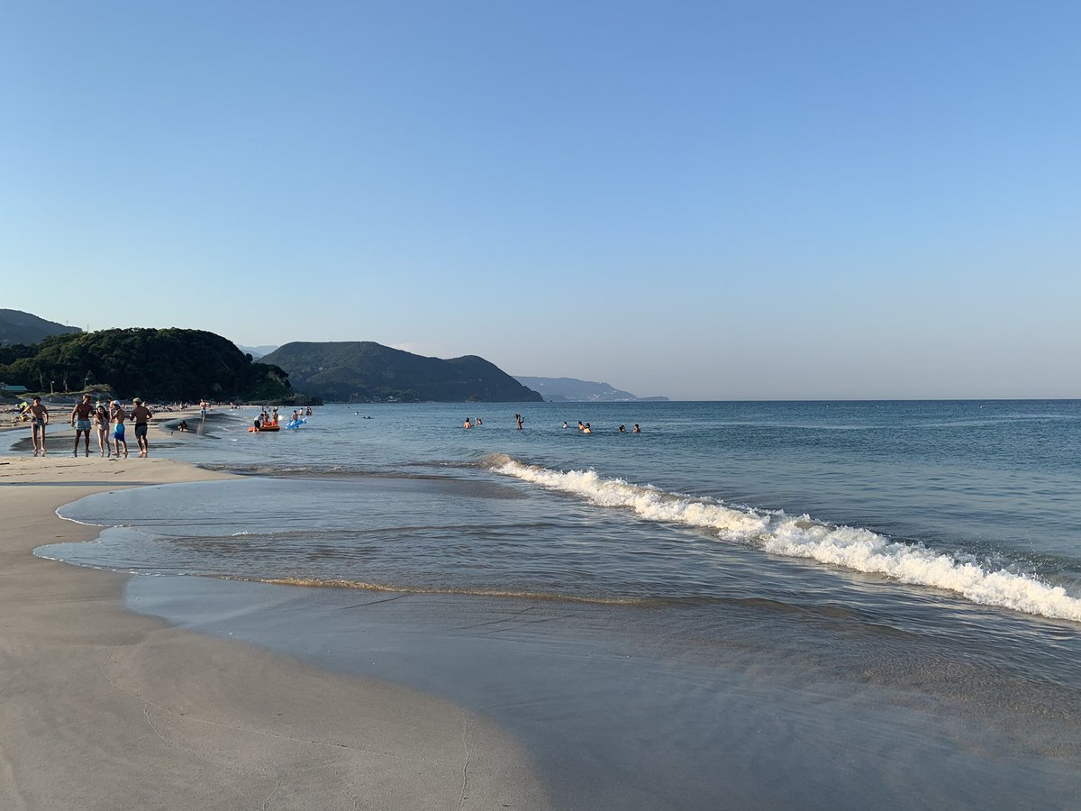 EigoLove_'s tweet photo. I went to the beach yesterday! It was the first time in a while! It was a lot of fun! But now, I have sand everywhere! 🤣 It’s such a pain to clean!! Where did you go for summer vacation? #英語　#英会話　#英単語 https://t.co/pFlff9xf9z