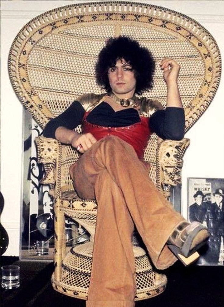 _peterbarron's tweet photo. Okay, burning question of the day: Who's the 'prettiest star' in a Peacock Chair; Marc, Dave, Kate or Rick..? 🦚 🦚 🦚 🦚
#SundayThoughts
#MarcBolan #DavidBowie #KateBush #RickWakeman https://t.co/ghGcyGSSXa