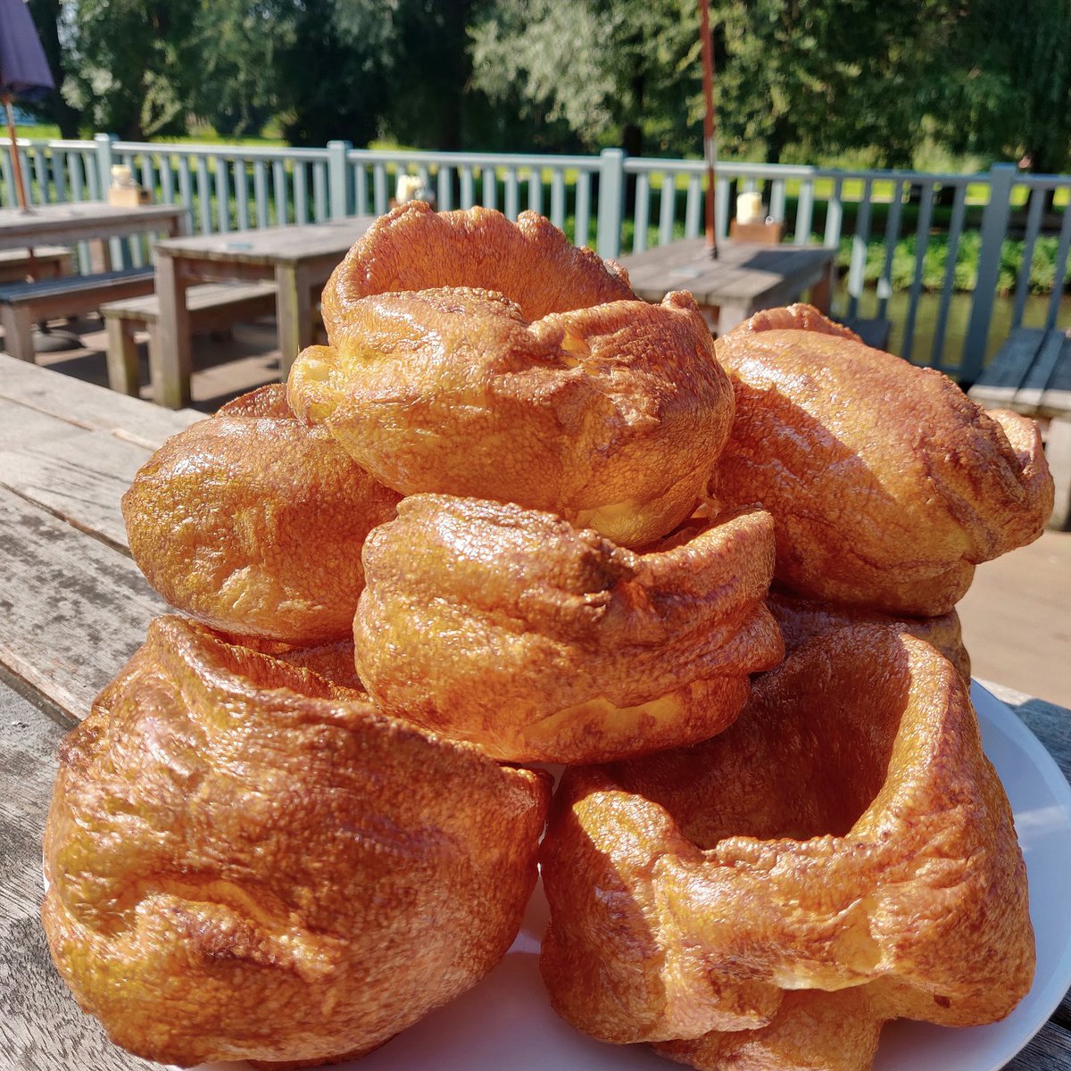 weyside's tweet photo. And today, we roast....
#guildfordtowncentre #surreyfood #thingstodoinguildford #surreyiloveyou #loveguildford #whatsoninguildford #guildfordcastlegrounds #surreylife
#guildfordsurrey #surreybusiness @youngspubs https://t.co/Cq6rUI0zOU