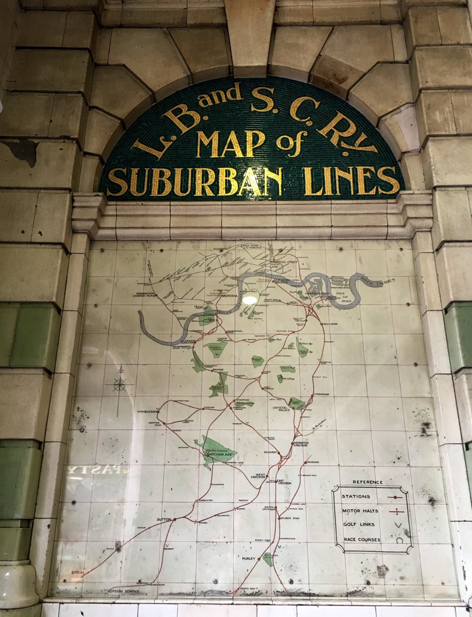 London Victoria has 2 glorious tiled maps too: you’ll find them in a dark corridor between the concourse & buses. What’s fascinating isn’t just the sheer density of railways but what extra info was included: golf links, yacht harbours... & “motor halts” for new-fangled railcars.
