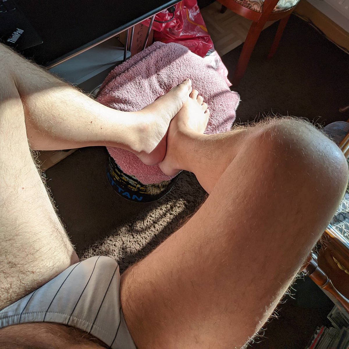 benkaadee's tweet photo. In the 🌞 sun...
#sunnyselfie #hairyselfie #hairy #hairygay #hairyman #hairygaybears #whiteslip #whitebriefs #whiteunderwearguy https://t.co/qwt2ZL6QJa
